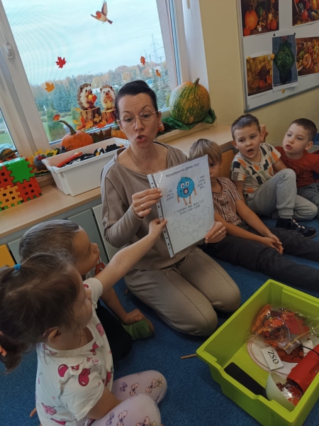 Szumiący spacer w Słonecznikach - logopedyczne zajęcia grupowe.